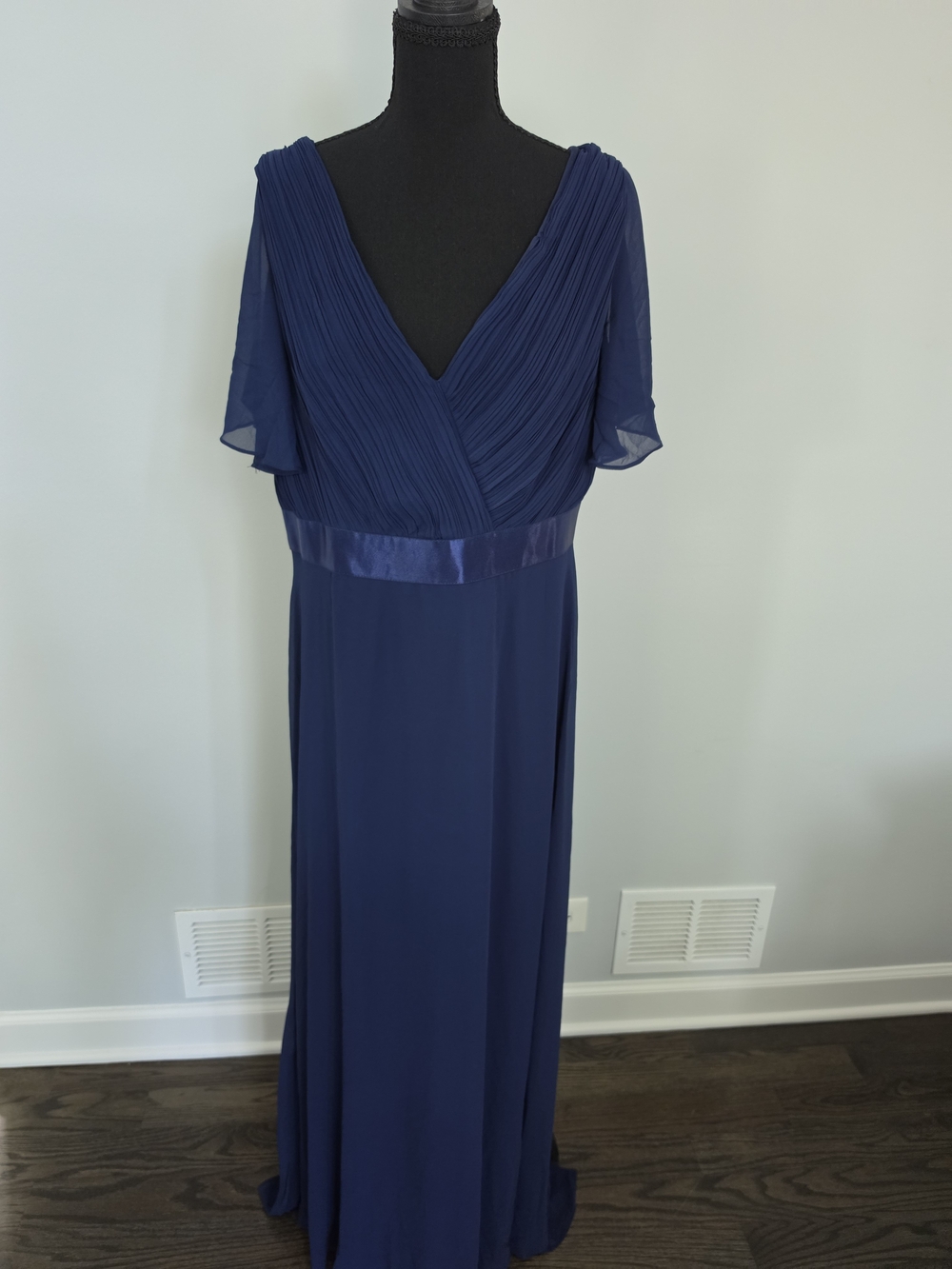 Elegant Navy Chiffon V-Neck Evening Dress